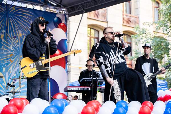 Шесть тысяч новых историй