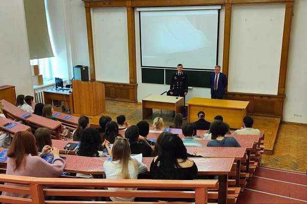Состоялась встреча заместителя начальника ГУ МВД РФ по городу Москве со студентами юридического факультета 