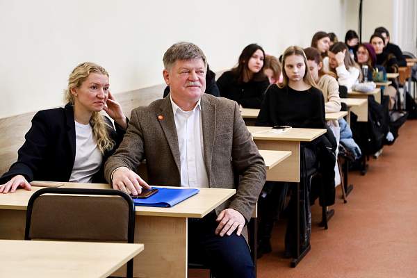 Международный футурологический форум в РГГУ объединил ведущих экспертов по развитию некоммерческих организаций и представителей университетов БРИКС + и СНГ
