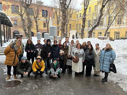 Студенты исторического факультета на выставке "Алексей Щусев. 150"