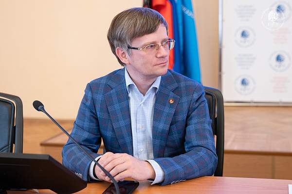 Андрей Логинов обсудил приоритеты развития РГГУ с коллективом Института евразийских и восточных исследований