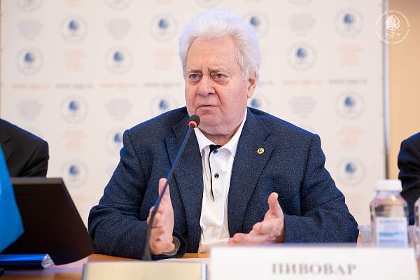 Развитие университетской науки и новые структурные горизонты: в РГГУ состоялось заседание Ученого совета