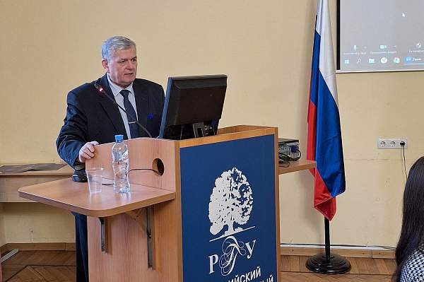 На юридическом факультете состоялся круглый стол на тему «Актуальные проблемы финансового права в эпоху цифровизации» 