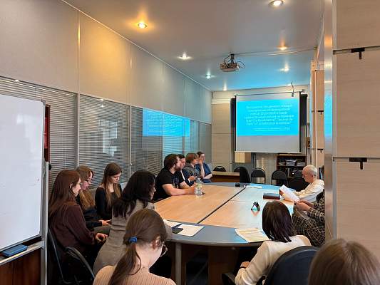 Компаративистика как ключ к пониманию истории: итоги научного семинара в РГГУ