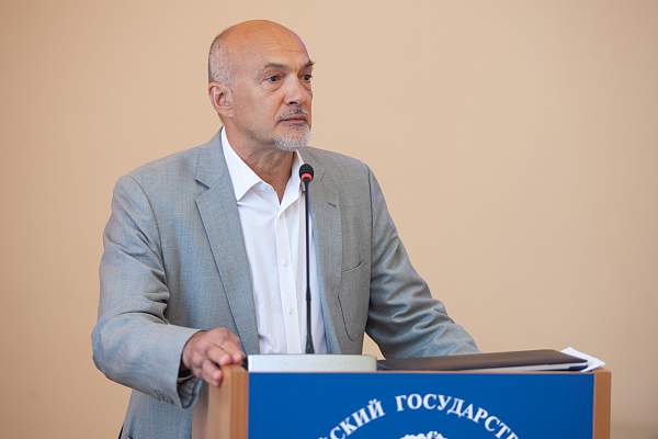 О конституционном развитии Pоссии — презентация трёхтомника Олега Румянцева