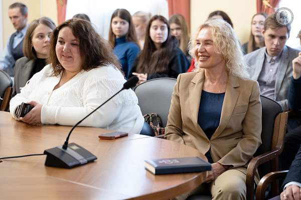 Участники студенческих научных объединений РГГУ встретились с руководством Российского общества «Знание»