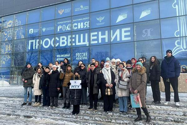 Студенты РГГУ посетили студенческий лекторий «Мы разные! Мы равные! Мы вместе!», проходивший на площадке Знание.Лекторий на базе международной выставки-форума «Россия» на ВДНХ