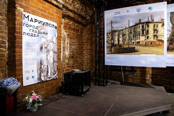 Студентка РГГУ стала соавтором фотопроекта о судьбе Мариуполя