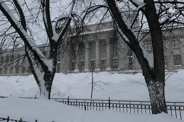 Миусская дюна: как снежный холм у РГГУ стал точкой притяжения для жителей столицы