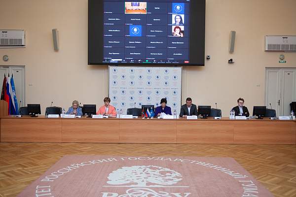 Образ общего будущего в дискурсах гендерных исследований стран СНГ и России обсудили на Вторых  Шанявских чтениях в РГГУ 