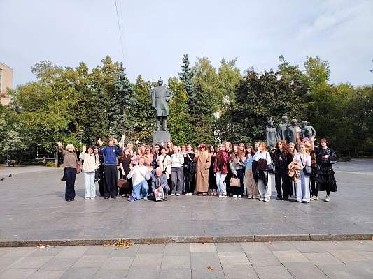 На факультете маркетинга и рекламы ИСЭН вновь состоялась экскурсия по Миусской площади