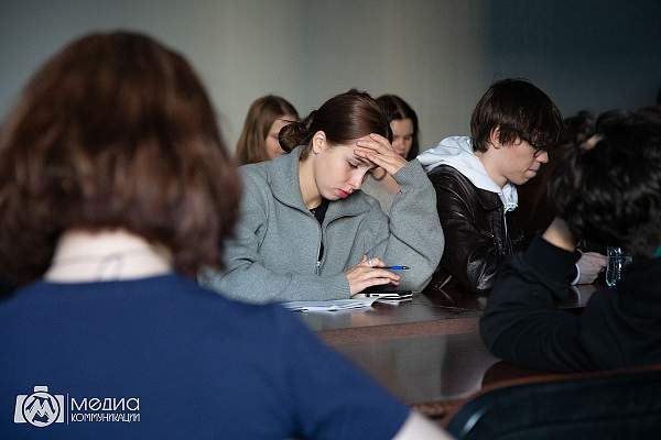 Медиаграмотность в цифровую эпоху: в РГГУ обсудили влияние соцсетей на молодёжь