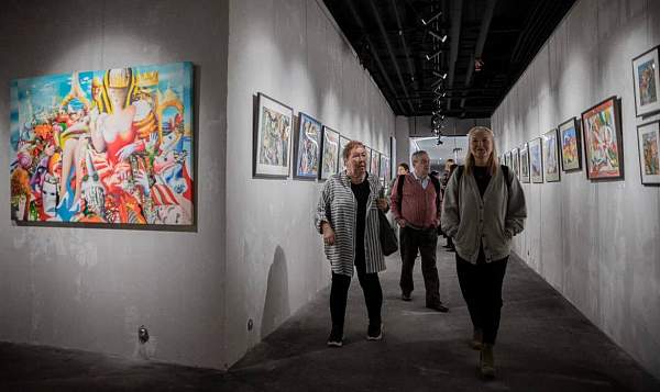 Волонтеры в искусстве: уникальный опыт студентов на выставке в ArtMaison