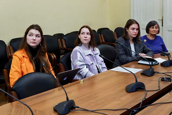 В РГГУ обсудили проблематику современных международных отношений 