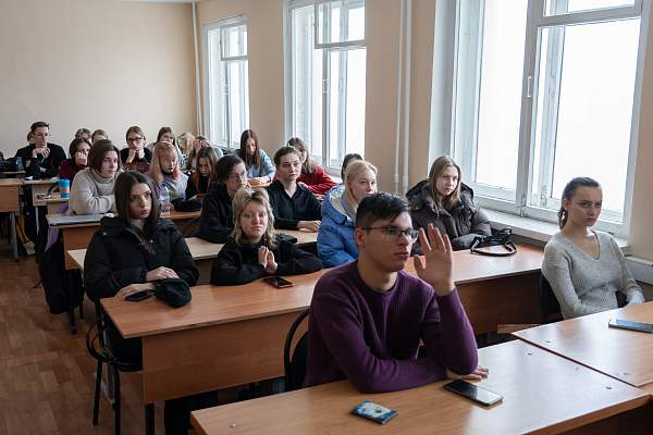 В Гуманитарном колледже состоялась учебно-профориентационная лекция об аудиовизуальных архивах и документах