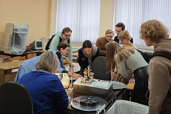 Экскурсия студентов факультета архивоведения и документоведения РГГУ в РГАНТД