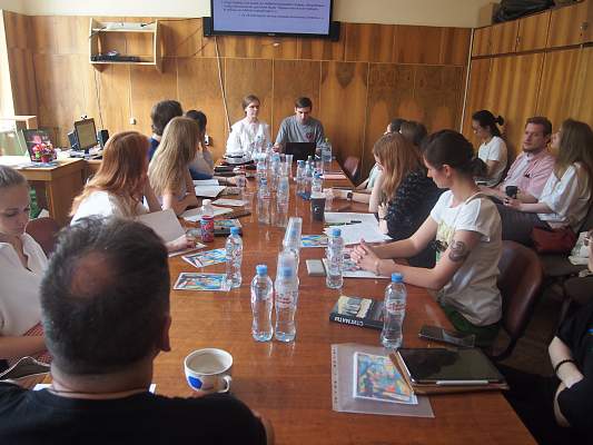 Круглый стол «“Мир разноцветный виден из окна”: цвет в структуре художественного произведения»