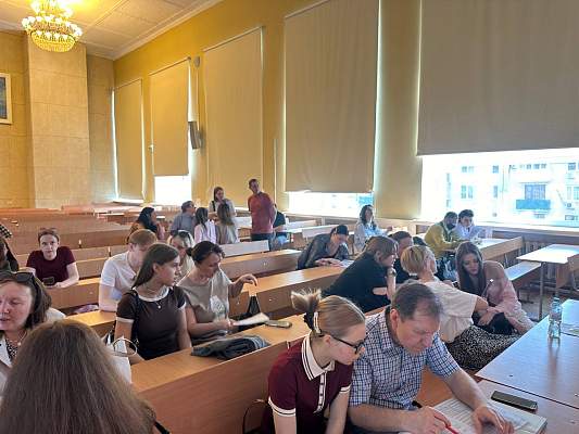 Увлекательная битва умов: на факультете маркетинга и рекламы ИСЭН РГГУ прошел 2 раунд интеллектуальной викторины