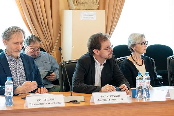 Новые деканы, повышение стипендий: итоги заседания учёного совета РГГУ