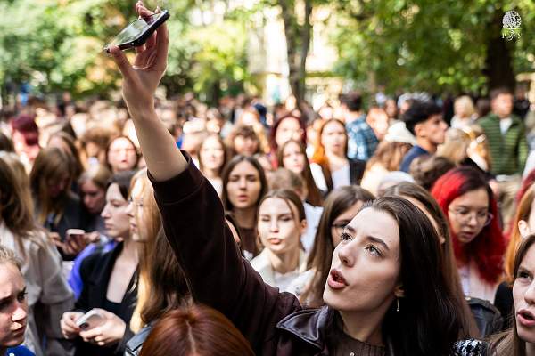 Шесть тысяч новых историй