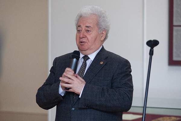 Руководство РГГУ поздравило женщин с наступающим праздником 8 Марта