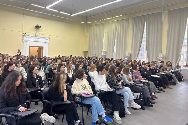 Профессионализация с первого курса: в РГГУ обсудили траекторию роста для медиаспециалистов