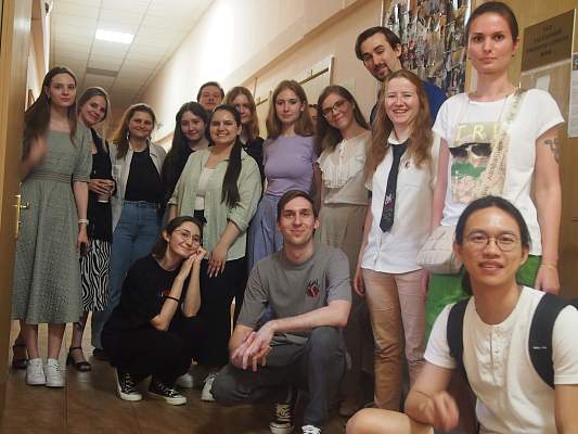 Круглый стол «“Мир разноцветный виден из окна”: цвет в структуре художественного произведения»