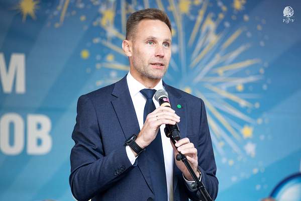 Шесть тысяч новых историй