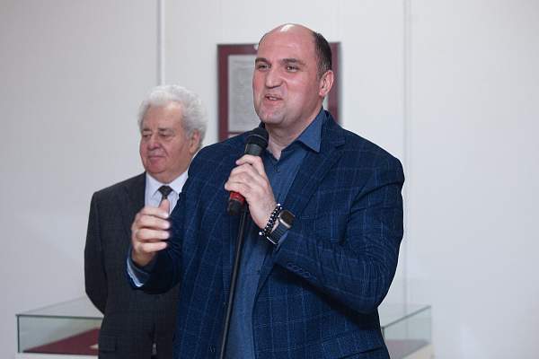 Руководство РГГУ поздравило женщин с наступающим праздником 8 Марта