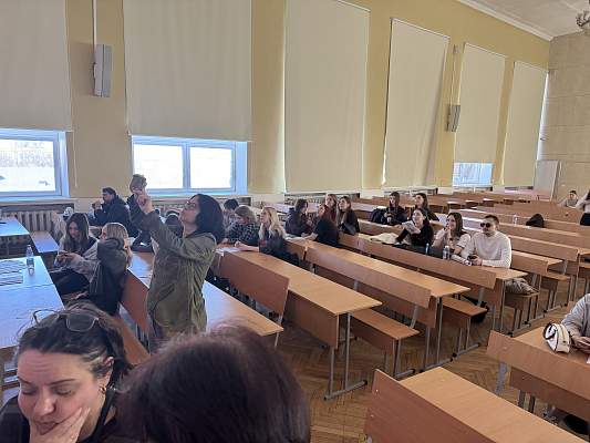 Бренды, шифры и мелодии: студенты факультета маркетинга и рекламы проверили себя в интеллектуальной викторине