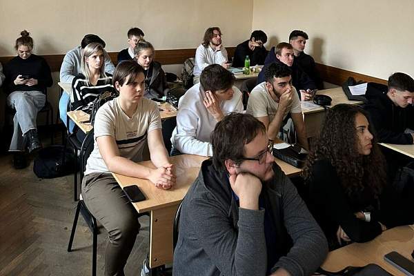 На юридическом факультете состоялась просветительская лекция-дискуссия «Нравственность и закон в искусстве»