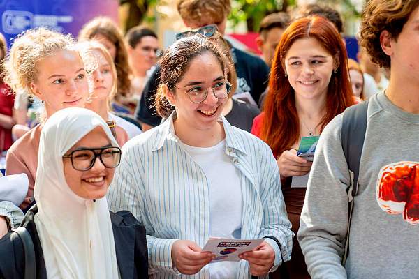 Праздник для первокурсников: в РГГУ презентовали проекты «Молодёжи Москвы»