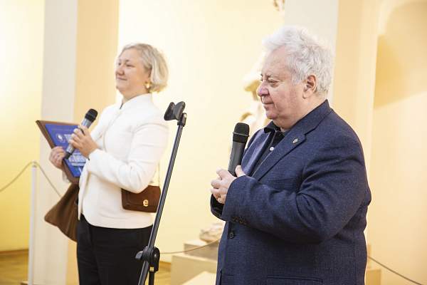 В РГГУ открылась выставка «#Новотроицк меняется: энергия города в кадре»