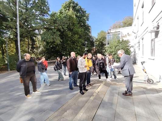 «Миусская площадь и окрестности»: на факультете маркетинга и рекламы ИСЭН состоялась очередная пешеходная экскурсия