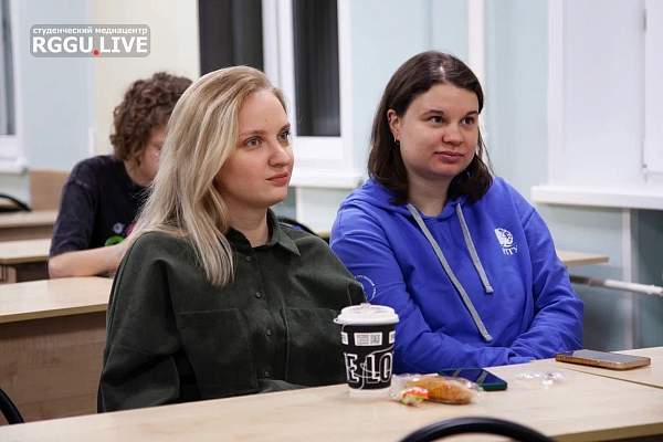 «Сумеречный офис: какими были бы сотрудниками персонажи фильма «Сумерки»