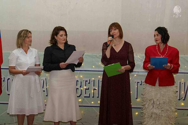 В РГГУ состоялась торжественная церемония вручения аттестатов выпускникам Предуниверсария