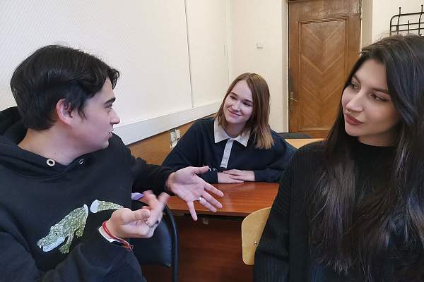 В РГГУ состоялось первое в новом учебном году заседание СНО «Язык в контексте международных отношений» 