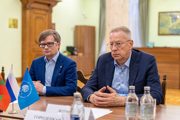 Признание на высоком уровне: ректора РГГУ отметили наградой Приднестровской Молдавской Республики