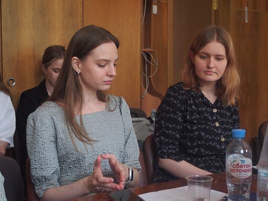 Круглый стол «“Мир разноцветный виден из окна”: цвет в структуре художественного произведения»