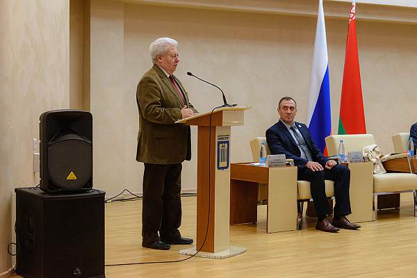 В Белорусско-Российском университете на базе Центра евразийских исследований им. А.А. Громыко cостоялся совместный круглый стол белорусских и российских ученых