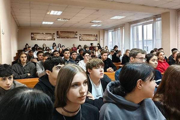 Встреча с олимпийской чемпионкой: Любовь Галкина посетила филиал РГГУ в Домодедово