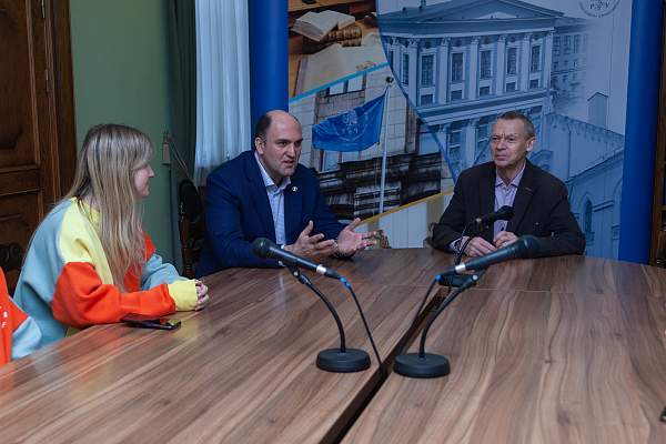 Руководство РГГУ встретилось с участниками Всемирного фестиваля молодежи