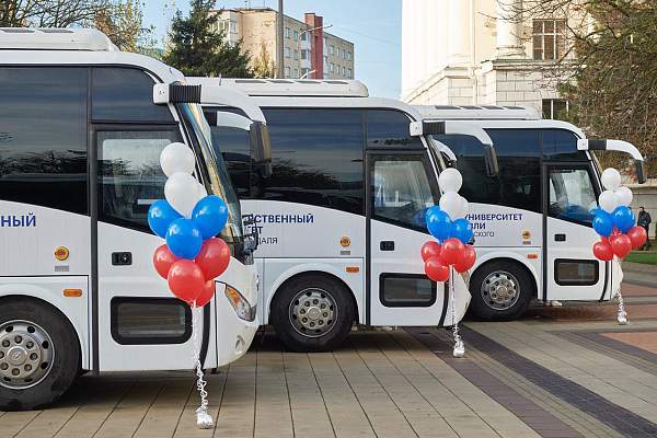 Одиннадцать университетов ЛНР, ДНР, Запорожской и Херсонской областей получили автобусы для перевозки студентов