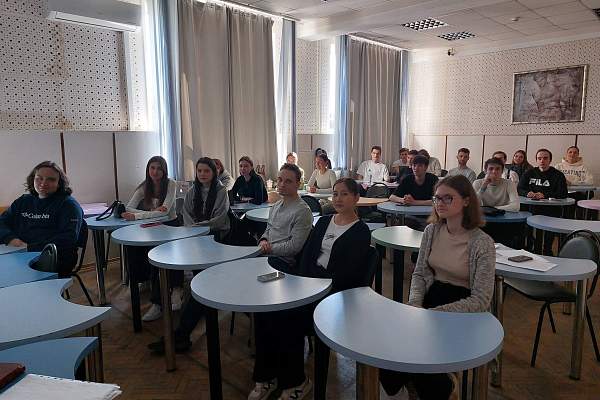 На юридическом факультете ИЭУП состоялась публичная лекция «Противодействие деструктивному воздействию в цифровой среде»