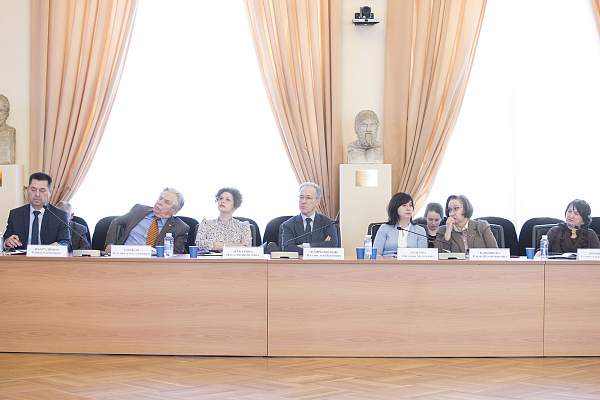 Награды, новые проекты и стратегии развития: в РГГУ состоялось заседание Учёного совета