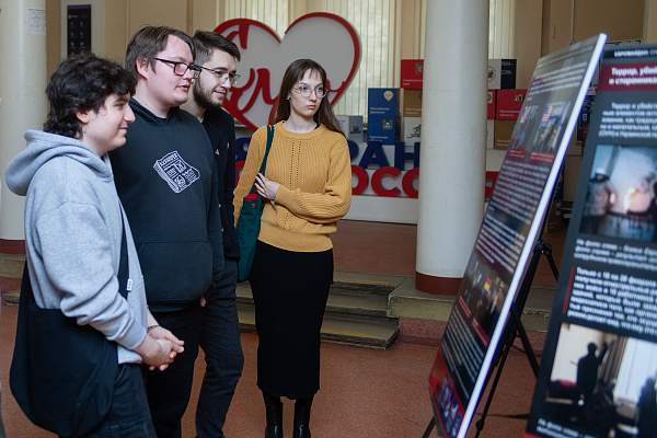 В РГГУ открылась выставка «Евромайдан: сущность и последствия антиконституционного переворота 2013-2014 годов на Украине»