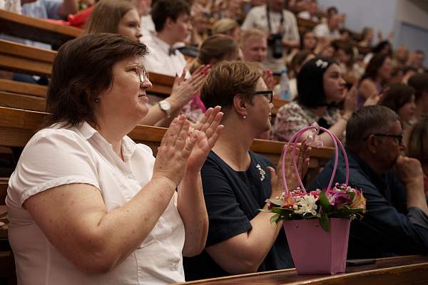 Торжественная церемония вручения дипломов выпускникам Гуманитарного колледжа - 2024