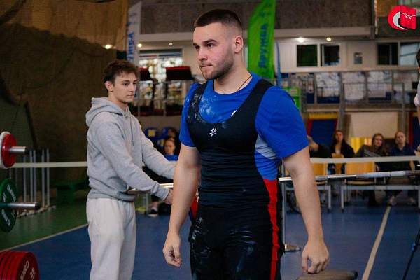 Студент РГГУ Артём Муравлёв завоевал бронзу на студенческих играх по пауэрлифтингу