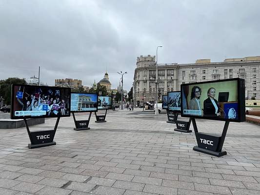 РГГУ подготовил фотовыставку «35 лет РГГУ. Здесь начинается история» для ТАСС