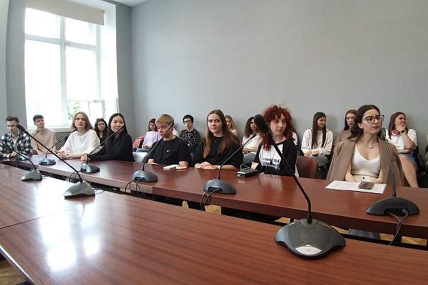 Антикоррупционная оговорка: как она поможет защититься от недобросовестного контрагента. Практические навыки молодого юриста